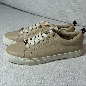 NWOT Tommy‎ Hilfiger Women's Lila Sneaker Tan Size 6M